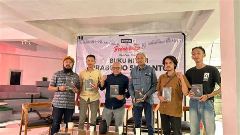 Aktivis Dan Mahasiswa Serta Pemuda Bekasi Gelar Bedah Buku Hitam