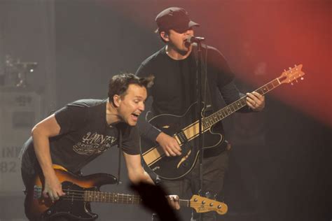 Blink 182 Bring Flaming Fuck Sign Back At Reading And Leeds Warm Up Show