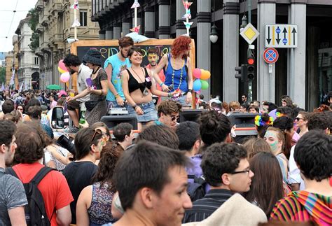 Torino In 10mila Al Gay Pride Il Corteo Aperto Dai Bambini La Repubblica