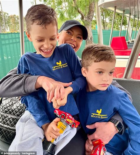 Jaime Pressly Shows Off Her Incredible Summer Body In A Stylish Bikini As She Celebrates Her