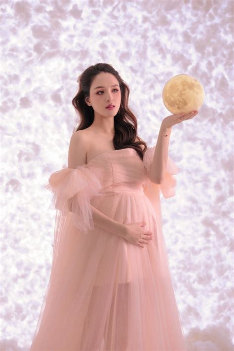 Nửa cuối năm showbiz Việt rộn ràng đón thêm loạt nhóc tỳ Quý Mão có bé hứa hẹn cực hot