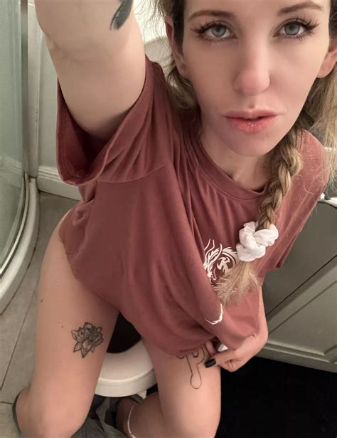 Been A While Since I Posted A Pic On The Toilet Nudes GirlsOnTheToilet NUDE PICS ORG