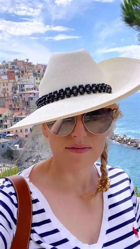 Rebel Wilson Wows As She Showcases Jaw Dropping Weight Loss In Barely There Bikini Daily Star