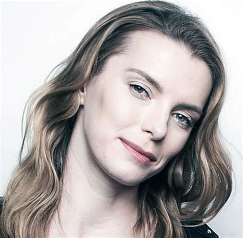 Betty Gilpin Nude Photos Scenes And Porn Video Scandal Planet