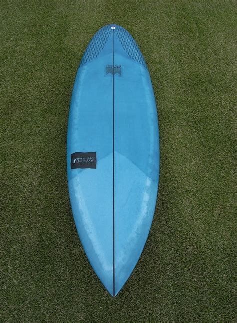 波情報 湘南 水中で動きをチェックした NEW BMG サーフボードクオリティーハードコア Quality Hardcore Distributions