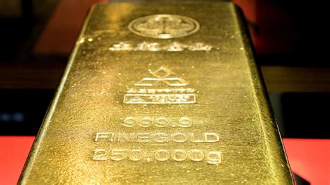 Gold Strikes Record Above US 2 100 As Rate Cut Bets Surge