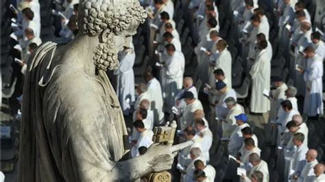 Gay e católico praticante como fiéis LGBT conciliam a fé a orientação sexual BBC News Brasil