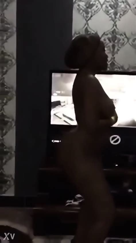 My Big Booty Girlfriend Dances Naked To Bongo Song