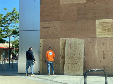 Sir I have a Genius Bar appointment : r/chicago