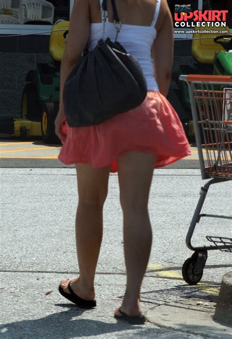 Real Amateur Public Candid Upskirt Picture Sex Gallery Wind Blowing Up Skirt It Looks Really Sexy