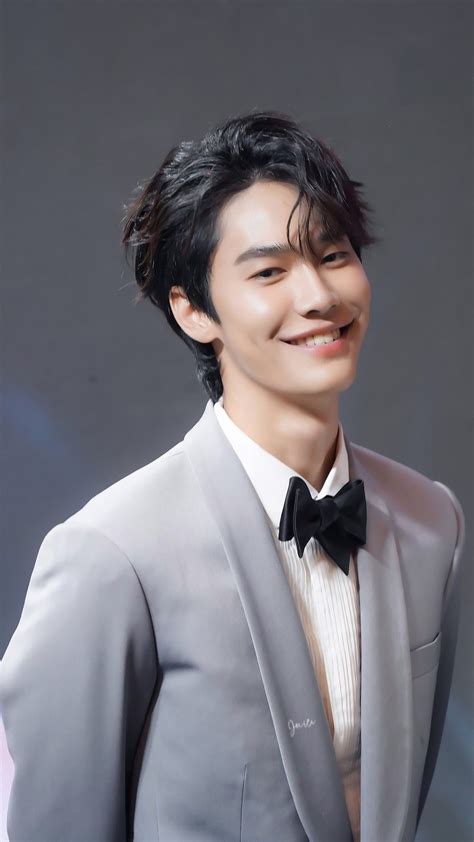 Pin By Tomoo On Mchoice Cute Gay Couples Gmmtv Actors Male Portrait