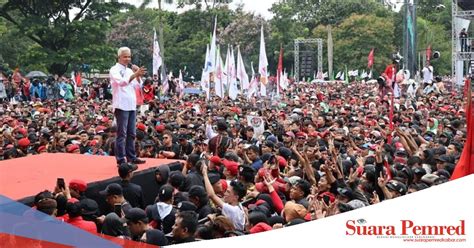 Hujan Deras Tak Surutkan Semangat Puluhan Ribu Warga Jabar Hadiri