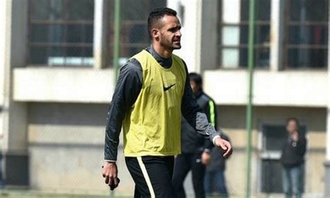 Renato Augusto Vai Vestir A Camisa 21 Do Beijing Guoan Jornal O Globo
