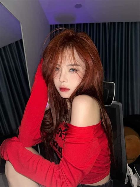 Võ Nữ Ngân Hà Hot TikToker công khai dao kéo có dấu hiệu phạm pháp trên MXH Người nổi