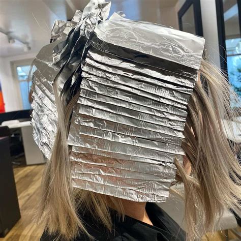 How Long to Leave 30 Vol Bleach in Hair (For Safe Results)