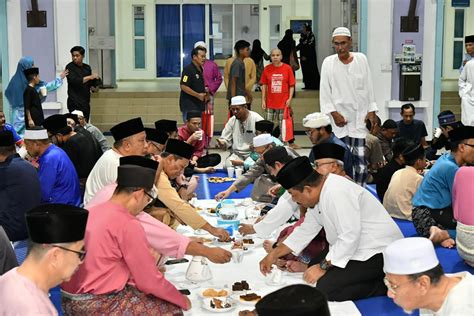 Sekitar Majlis Iftar Bersama Datuk Bandar Johor Bahru Dan Penyampaian