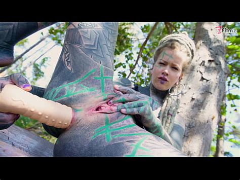 Anuskatzz PUBLIC beach ANAL masturbation TATOUAGE jeune femme GAPES en extérieur ATM fille