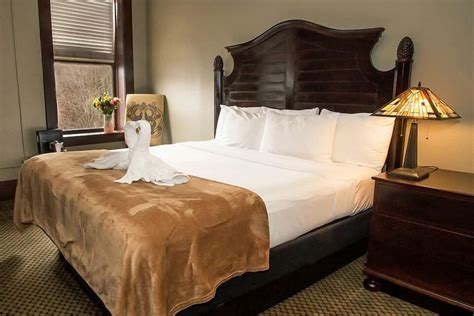 Basin Park Hotel and Spa in Eureka Springs: Find Hotel Reviews, Rooms ...