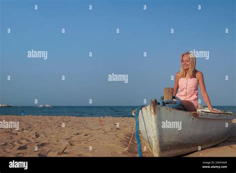 Kinder bikini 12 jahre alt Fotos und Bildmaterial in hoher Auflösung Alamy