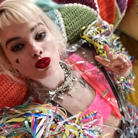 Margot Robbie Back As Harley Quinn See Her In Costume