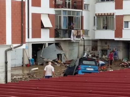 Maltempo Livorno Violento Nubifragio 6 Le Vittime 3 I Dispersi