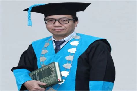 Potret Prof Muhaemin Latif Dekan Fuf Dikukuhkan Sebagai Guru Besar Uin