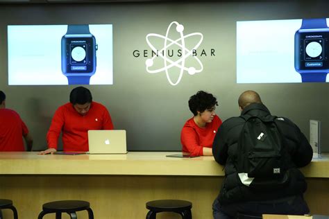 Ex-Apple Genius Bar Worker Shares Little-Known iPhone Tricks: 'The Best