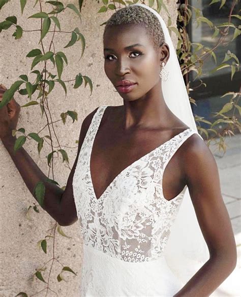 Tân Hoa hậu Hoàn vũ Canada bị chê đàn ông chụp ảnh bán nude