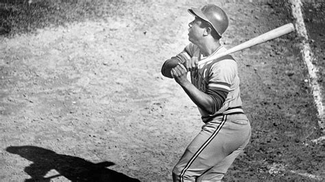 On This Day In History April 8 1974 Hank Aaron Breaks Babe Ruth S