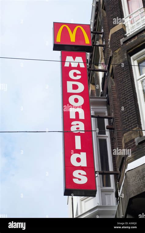 world famous golden arches logo   mcdonalds sign   fast food
