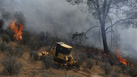 California Wildfires Force Evacuations As Fire Season Continues Axios San Francisco