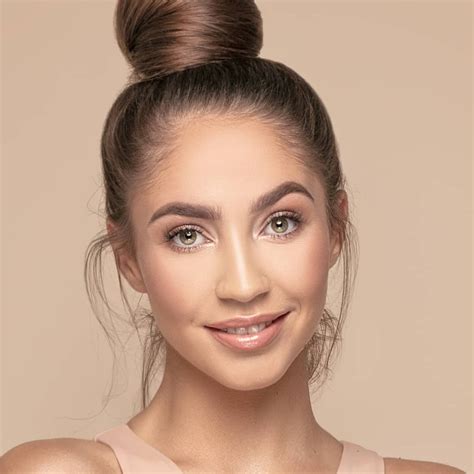 6 Easy Steps To Nude Makeup Look Inc Tutorial Nude Makeup Bronzer Easy Step Makeup Artist