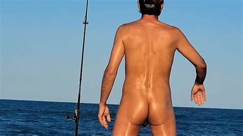 Naked on the beach fishing and shaking my butt Vidéos Porno Gratuites YouPorn Français