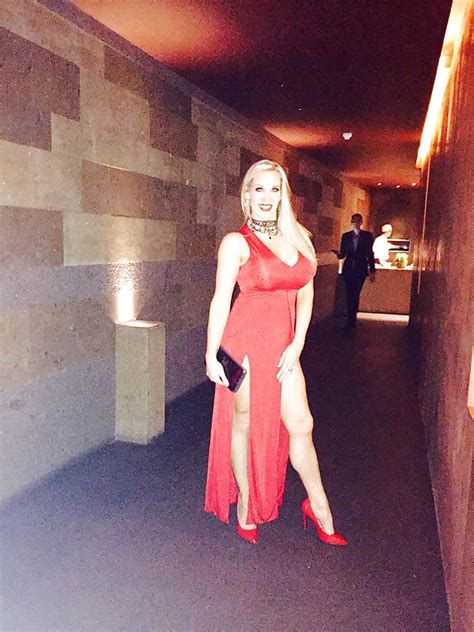 Rebecca More British Busty MILF Slut Photo X Vid