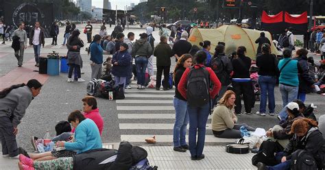 Piqueteros Acamparon Sobre La 9 De Julio Y Provocaron Un Caos De