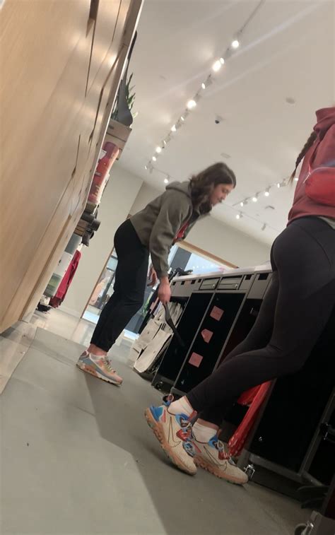 Lulu Worker With Tight Ass PART Spandex Leggings Yoga Pants Forum