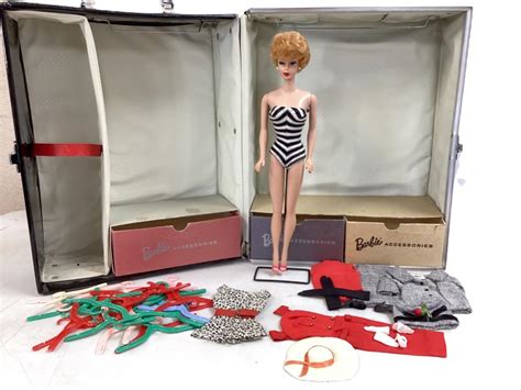 Lot Barbie Carrying Case Few Rips In Hinge Includes 1961 Blonde Bubble Cut Barbie Near Mint
