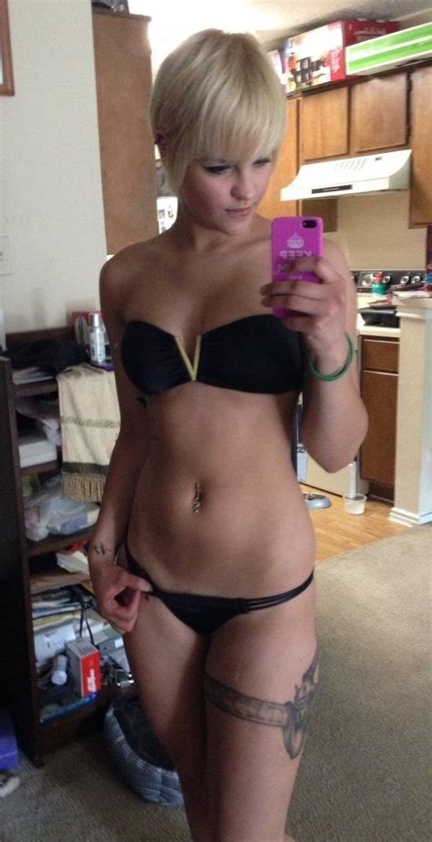 Gorgeous Short Haired Blonde Scrolller