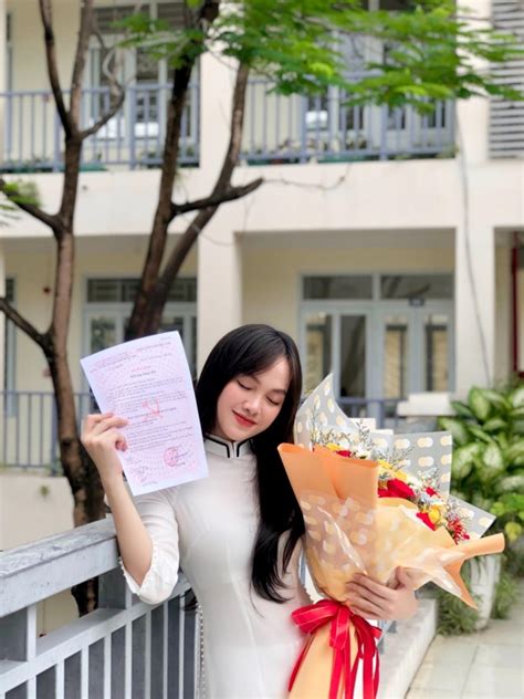 Bạn gái Nhâm Mạnh Dũng diện bikini khoe thân hình nóng bỏng trên bãi biển