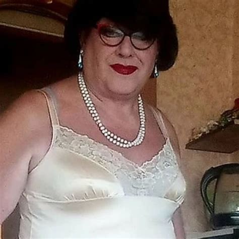 MILF Irina Caresses Herself Shemale Fucks Girl Shemale Fucks Girl Porn Feat Pichechka XHamster