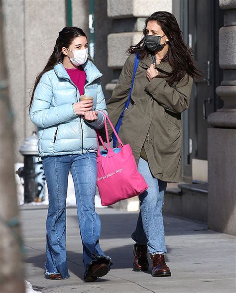 Katie Holmes And Daughter Suri Cruise 14 Twin In Jeans As They Bundle