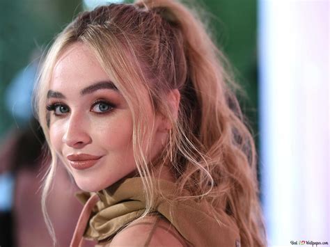 Actrice blonde Sabrina Carpenter 4K téléchargement de fond d écran