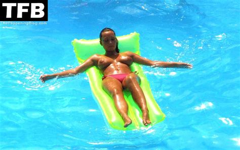 Lucinda Rhodes Flaherty Nude Sexy Collection 13 Photos TheFappening