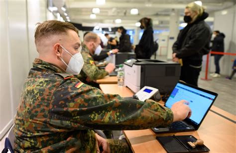 Bild Zu Bundeswehr Soldaten Mehr Gegen Corona Bild Von Faz