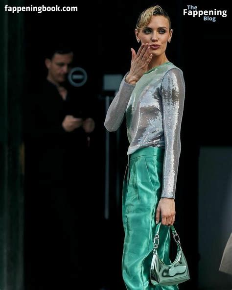 Wallis Day Nude OnlyFans Leaks Fappening Page 2 FappeningBook