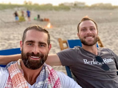 Primeiro Deputado Abertamente Gay Da Pennsylvania Apresenta Namorado