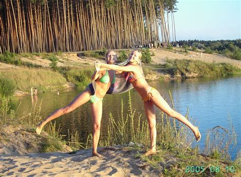 2 Hot Blondes Lesbians Are Posing Naked Side By Side