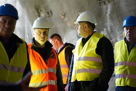 Foto Primii Metri Din Tunelul De Pe Tronsonul Al Autostr Zii Sibiu