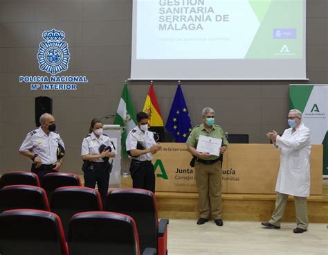 La Policía Nacional homenajea al personal de seguridad del Hospital