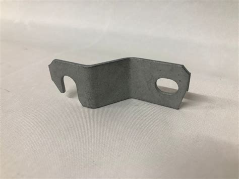 Кронштейн крепления подводящей трубы водяного насоса для ВАЗ 1118 Лада ...